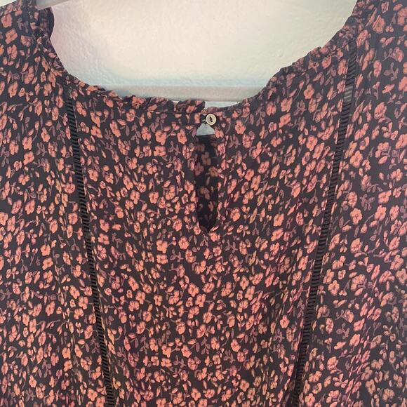 Free People dark floral bohemian elastic waist flowy  blouse size large - Picture 9 of 11